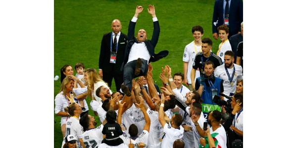 Le Real Madrid met sur des étagères plus tôt que prévu pour célébrer le maillot de championnat